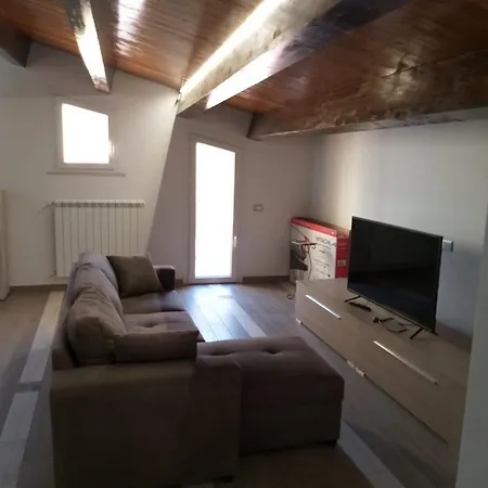 Vicolo 8 Apartment *